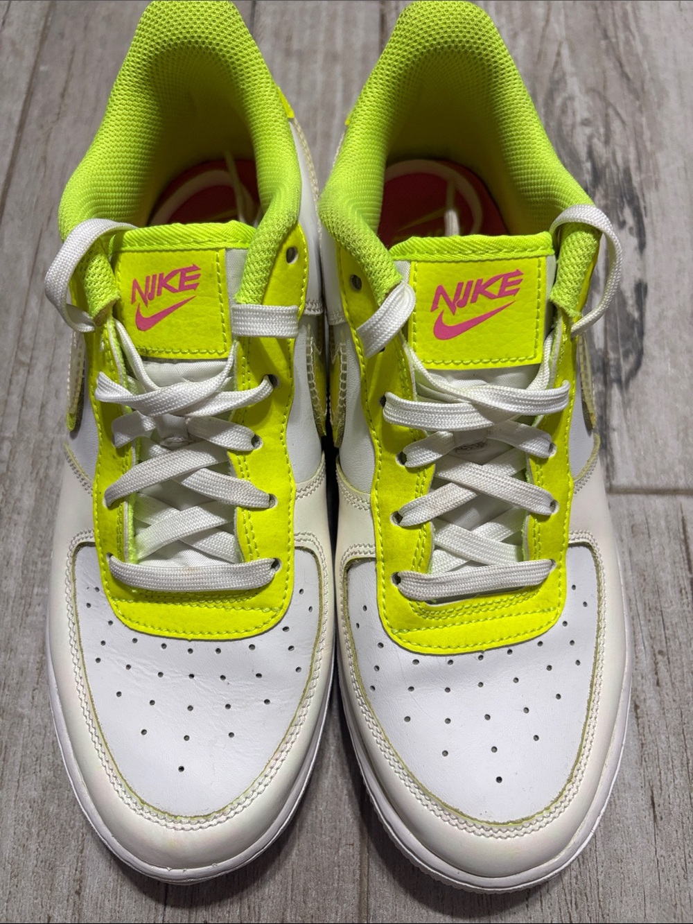 Nike Kids White & Neon Yellow Low-Top Sneakers with Pink Logo